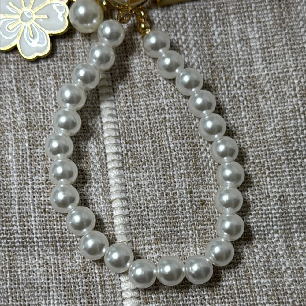 🌸✨ Pearl Beaded Keychain with Floral Charm – Elegant Pink & Gold Keychain